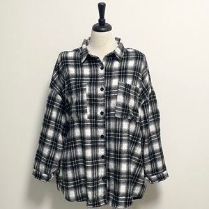 Boohoo Black White Plaid Flannel Hi Lo Long Sleeve Oversized Button Down NWT 6